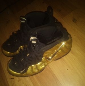 Nike

Air Foamposite One
“Metallic Gold”